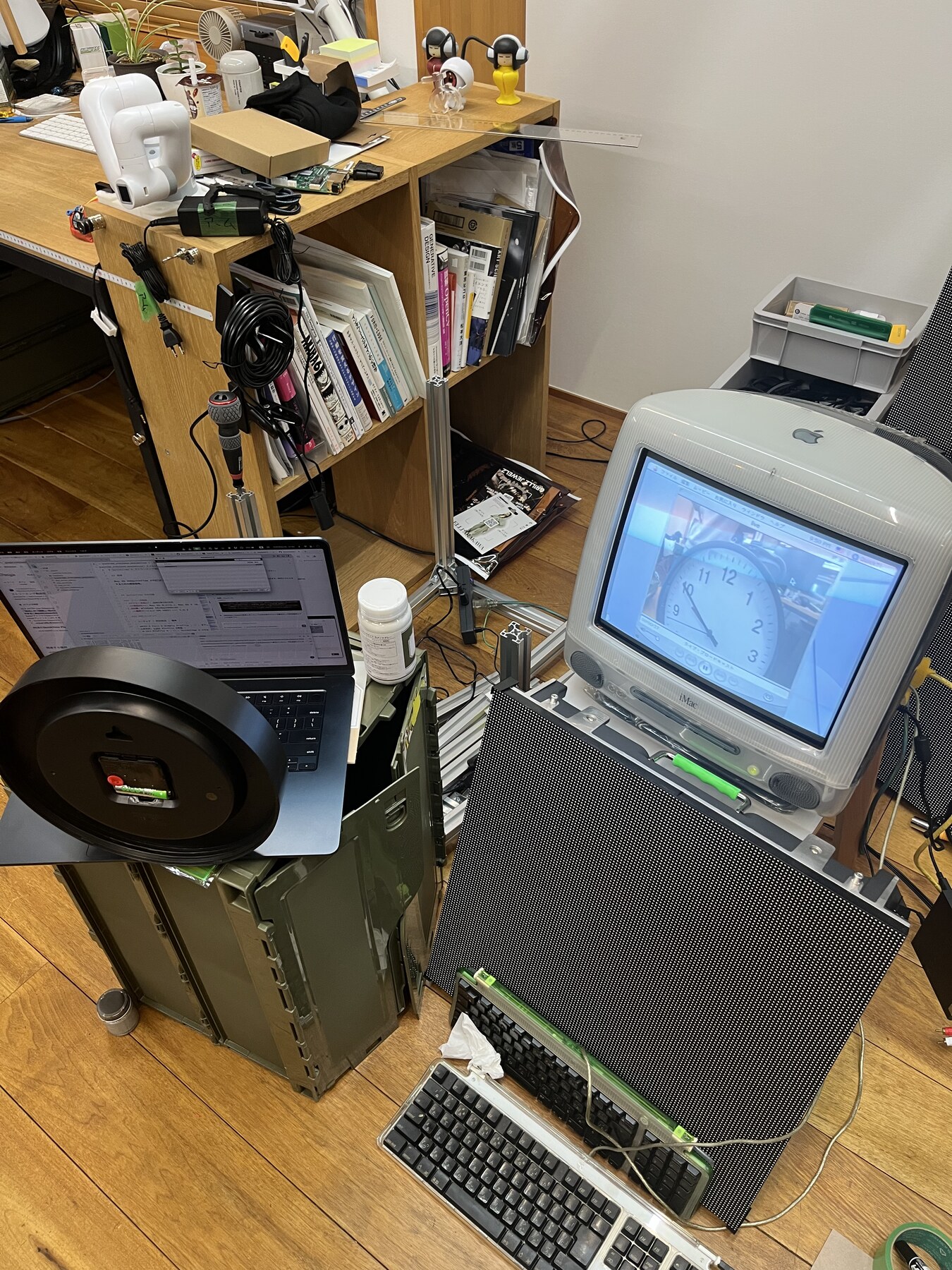 Canopus経由の映像をQuickTime Proで表示しているiMac